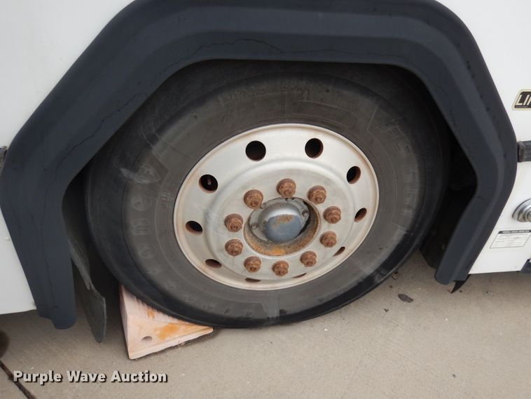 image for item DJ6927 1998 Gillig C18A102N4  shuttle bus