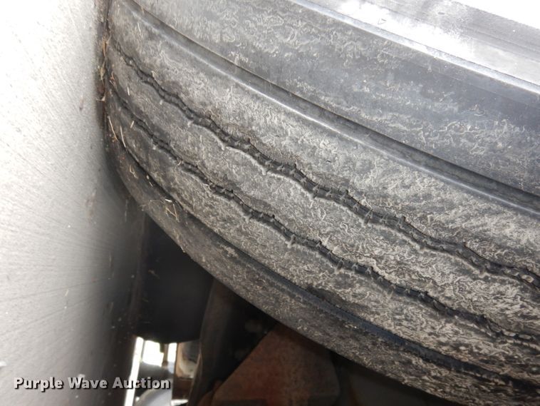 image for item DJ6927 1998 Gillig C18A102N4  shuttle bus