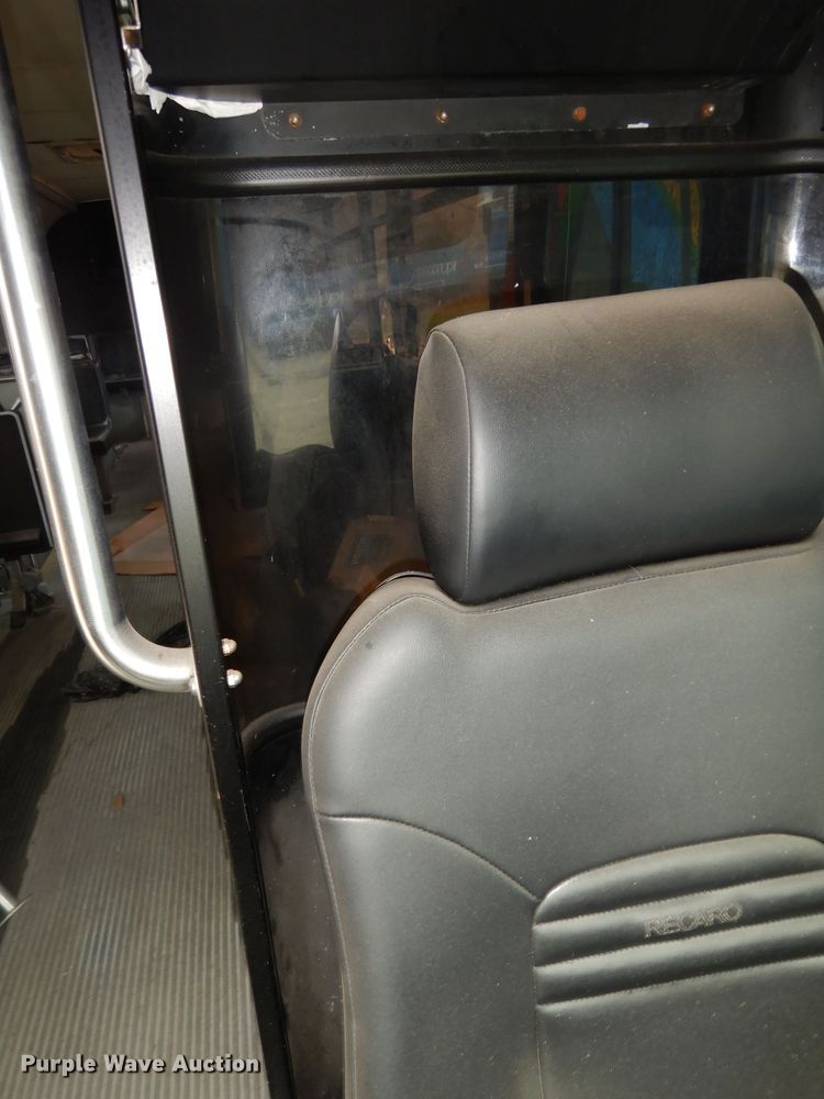 image for item DJ6927 1998 Gillig C18A102N4  shuttle bus