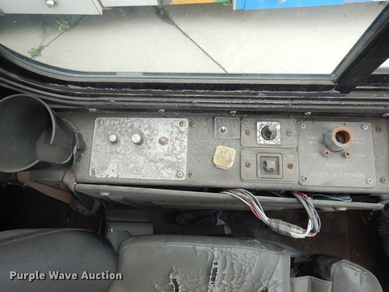 image for item DJ6927 1998 Gillig C18A102N4  shuttle bus