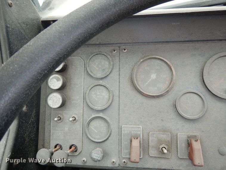 image for item DJ6927 1998 Gillig C18A102N4  shuttle bus