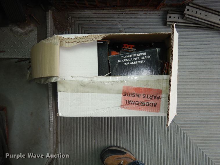 image for item DJ6927 1998 Gillig C18A102N4  shuttle bus