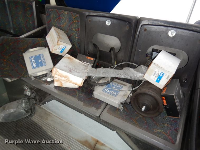 image for item DJ6927 1998 Gillig C18A102N4  shuttle bus