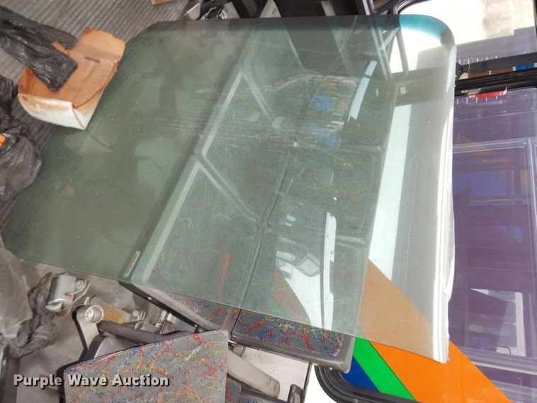 image for item DJ6927 1998 Gillig C18A102N4  shuttle bus