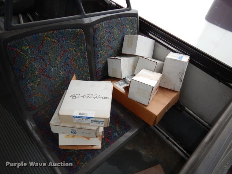 image for item DJ6927 1998 Gillig C18A102N4  shuttle bus