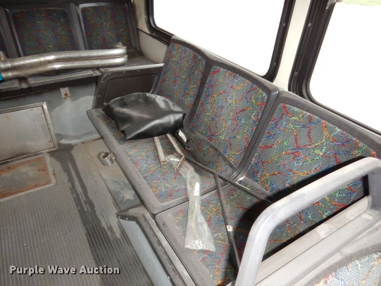 image for item DJ6927 1998 Gillig C18A102N4  shuttle bus