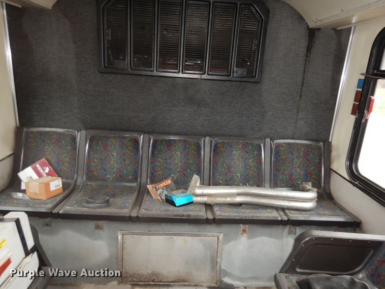 image for item DJ6927 1998 Gillig C18A102N4  shuttle bus