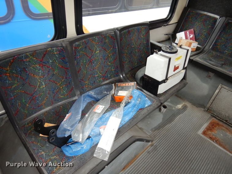 image for item DJ6927 1998 Gillig C18A102N4  shuttle bus