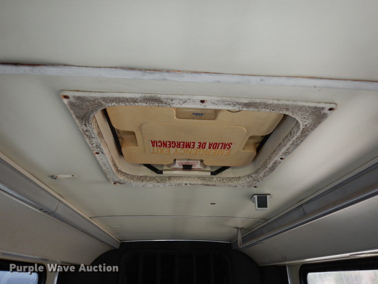 image for item DJ6927 1998 Gillig C18A102N4  shuttle bus