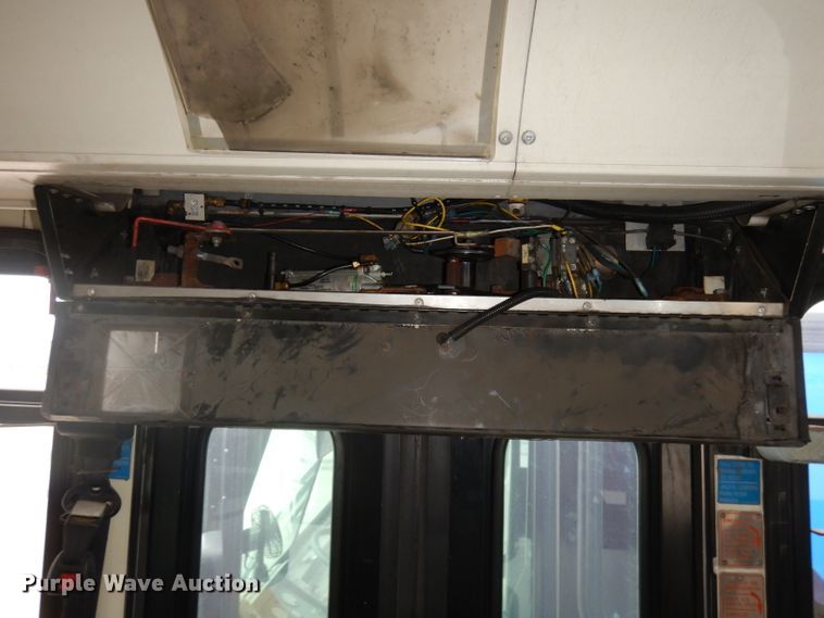 image for item DJ6927 1998 Gillig C18A102N4  shuttle bus