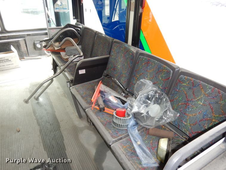 image for item DJ6927 1998 Gillig C18A102N4  shuttle bus