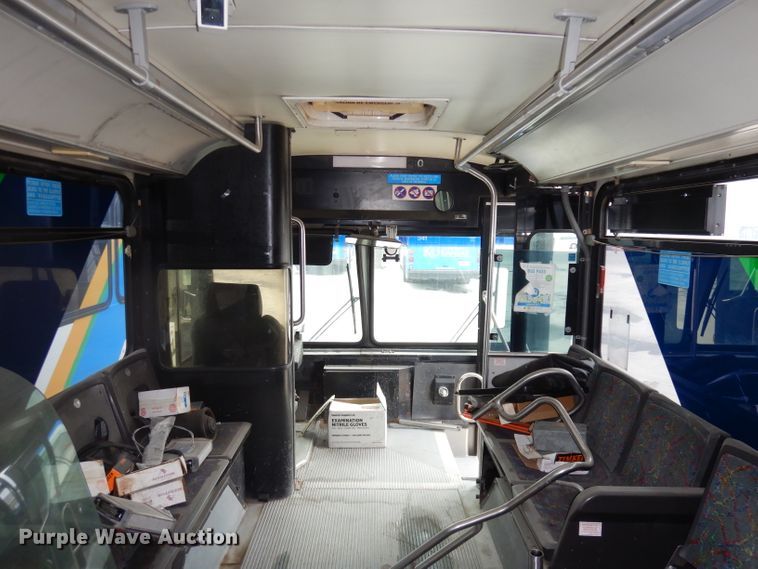 image for item DJ6927 1998 Gillig C18A102N4  shuttle bus