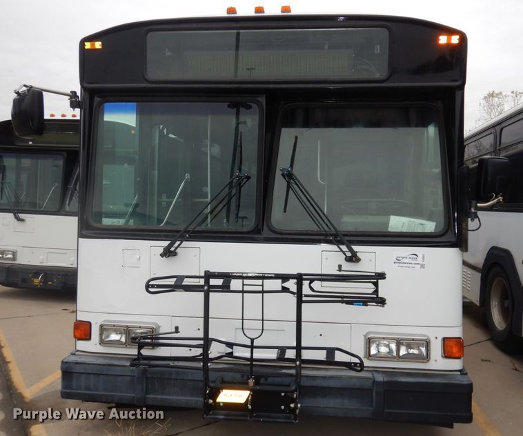 image for item DJ6928 1998 Gillig C18A102N4  shuttle bus