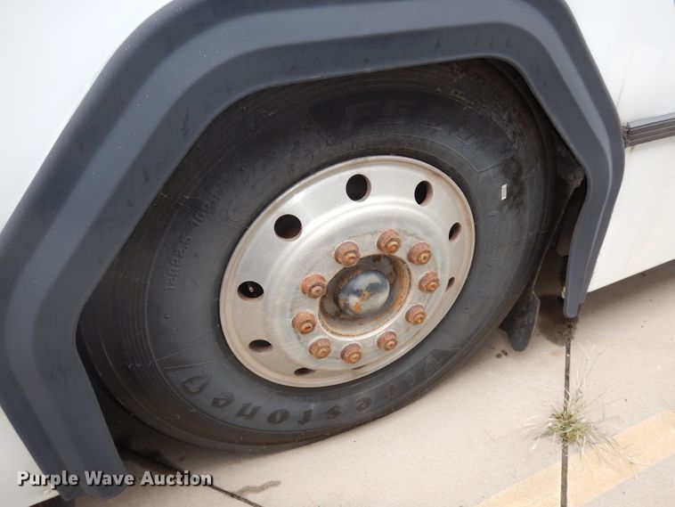 image for item DJ6928 1998 Gillig C18A102N4  shuttle bus