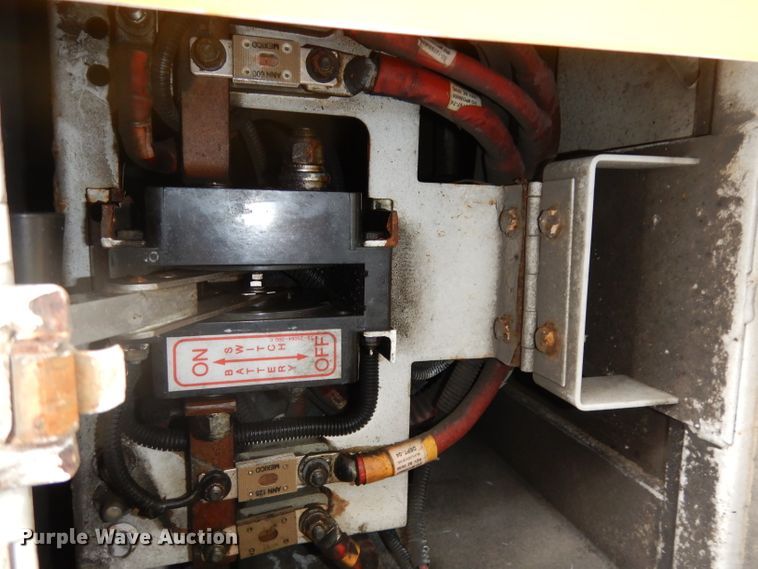 image for item DJ6928 1998 Gillig C18A102N4  shuttle bus