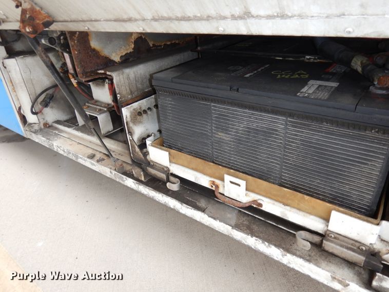 image for item DJ6928 1998 Gillig C18A102N4  shuttle bus