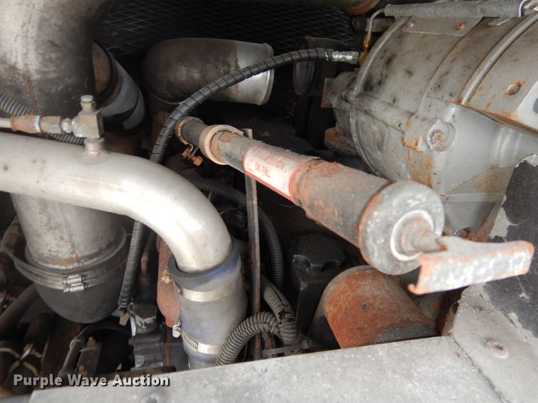 image for item DJ6928 1998 Gillig C18A102N4  shuttle bus