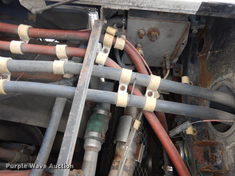 image for item DJ6928 1998 Gillig C18A102N4  shuttle bus