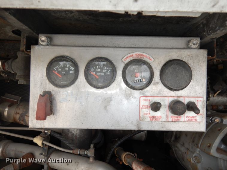 image for item DJ6928 1998 Gillig C18A102N4  shuttle bus