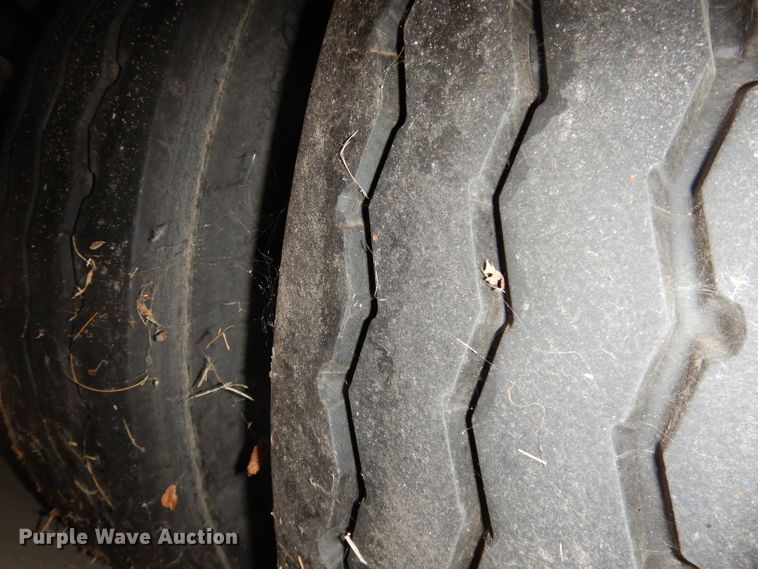 image for item DJ6928 1998 Gillig C18A102N4  shuttle bus