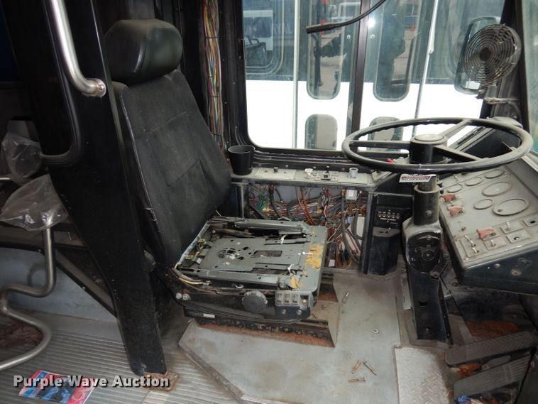 image for item DJ6928 1998 Gillig C18A102N4  shuttle bus