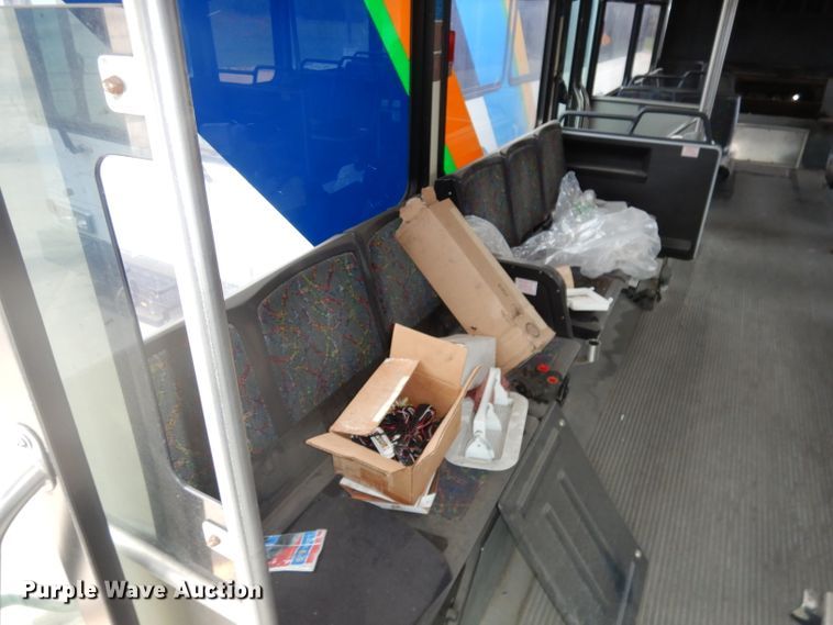 image for item DJ6928 1998 Gillig C18A102N4  shuttle bus