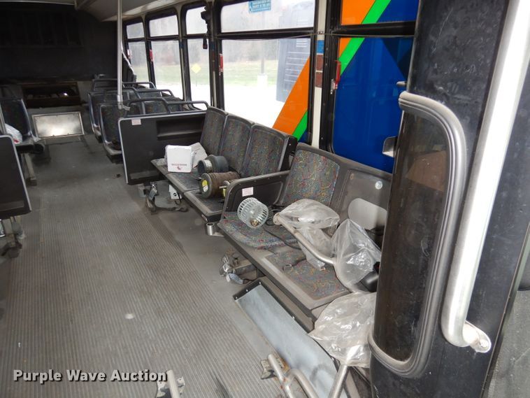 image for item DJ6928 1998 Gillig C18A102N4  shuttle bus