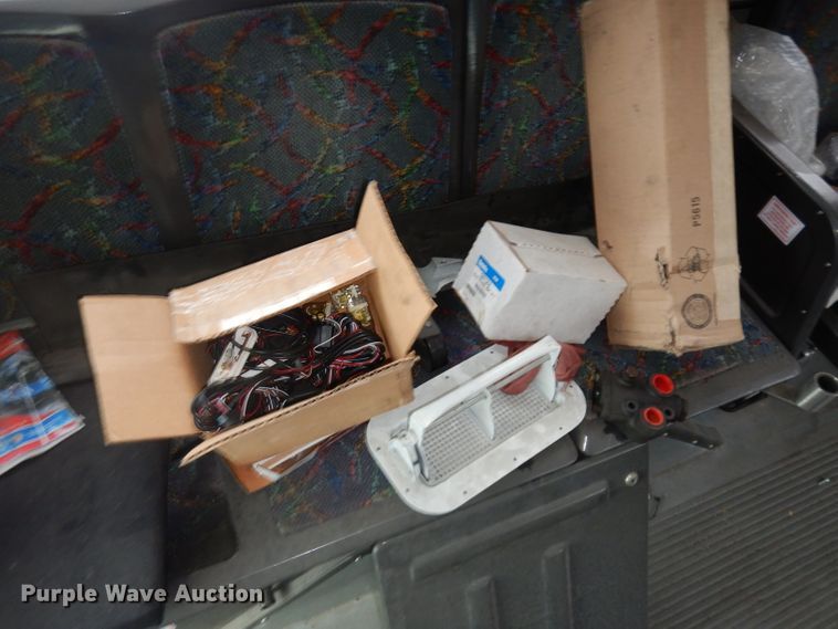 image for item DJ6928 1998 Gillig C18A102N4  shuttle bus