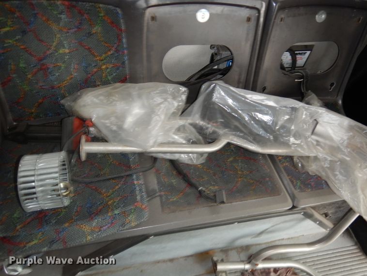 image for item DJ6928 1998 Gillig C18A102N4  shuttle bus