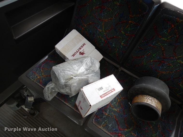 image for item DJ6928 1998 Gillig C18A102N4  shuttle bus