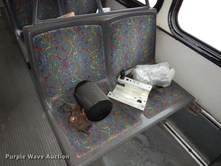 image for item DJ6928 1998 Gillig C18A102N4  shuttle bus