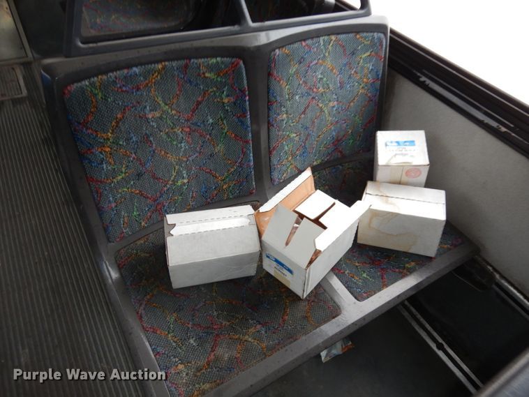 image for item DJ6928 1998 Gillig C18A102N4  shuttle bus