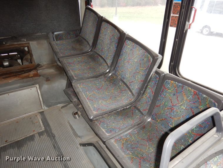 image for item DJ6928 1998 Gillig C18A102N4  shuttle bus