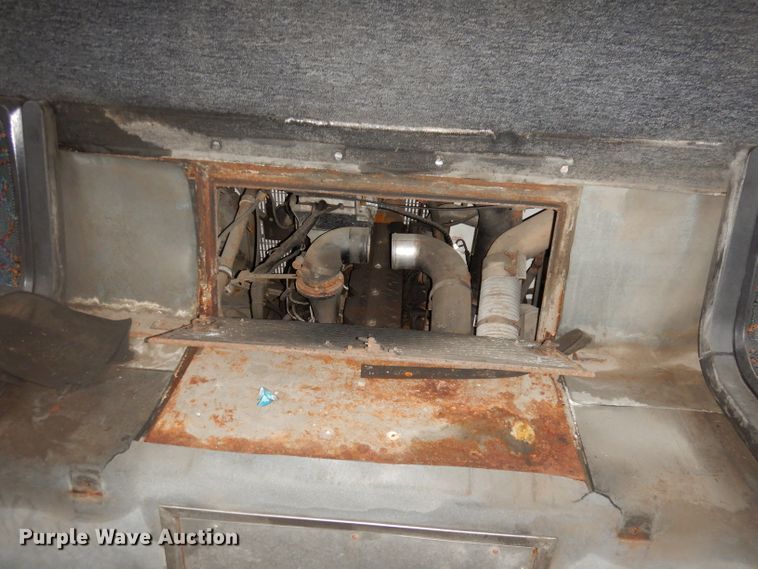 image for item DJ6928 1998 Gillig C18A102N4  shuttle bus