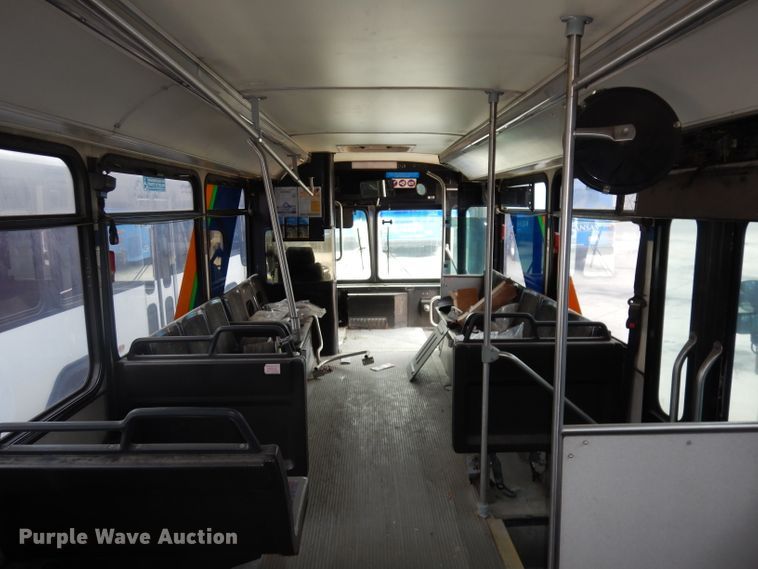 image for item DJ6928 1998 Gillig C18A102N4  shuttle bus