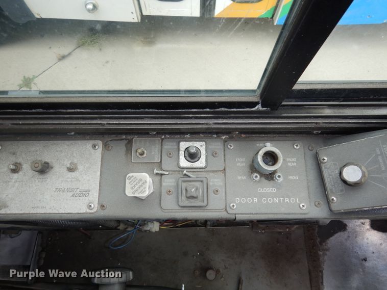 image for item DJ6928 1998 Gillig C18A102N4  shuttle bus