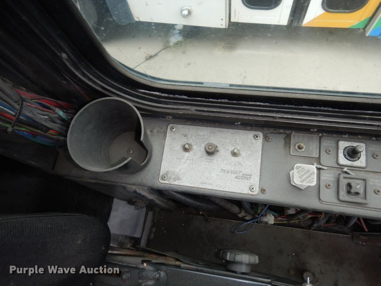 image for item DJ6928 1998 Gillig C18A102N4  shuttle bus