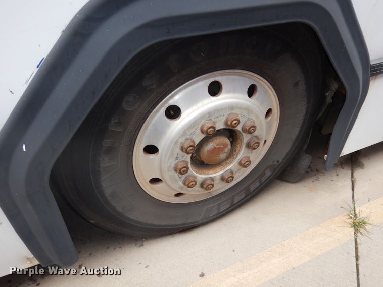 image for item DJ6929 1998 Gillig C18A102N4  shuttle bus