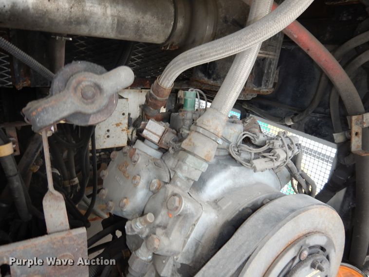 image for item DJ6929 1998 Gillig C18A102N4  shuttle bus