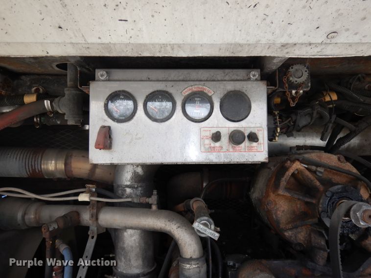 image for item DJ6929 1998 Gillig C18A102N4  shuttle bus