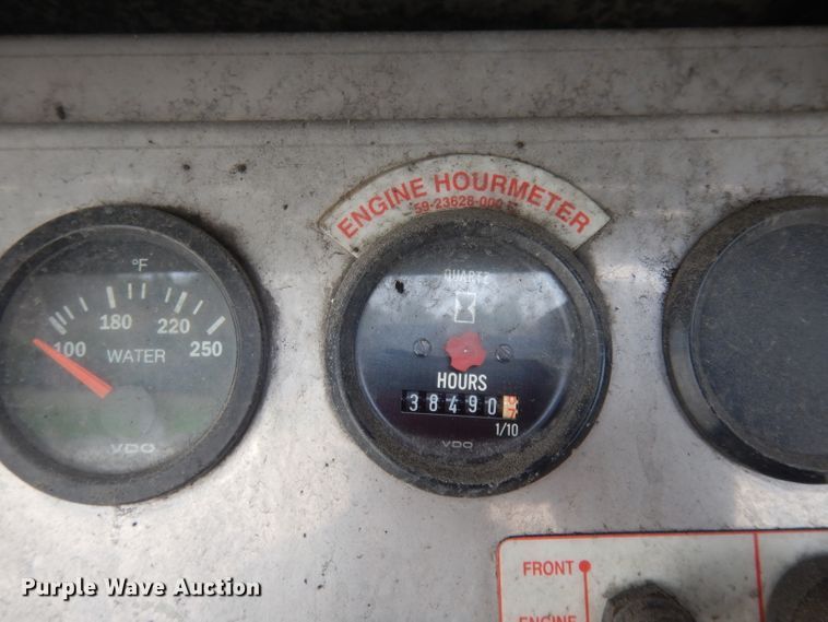 image for item DJ6929 1998 Gillig C18A102N4  shuttle bus