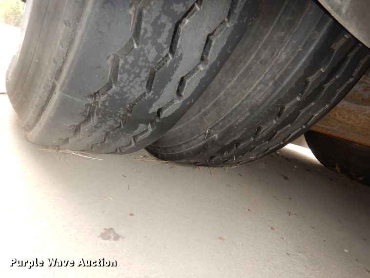 image for item DJ6929 1998 Gillig C18A102N4  shuttle bus