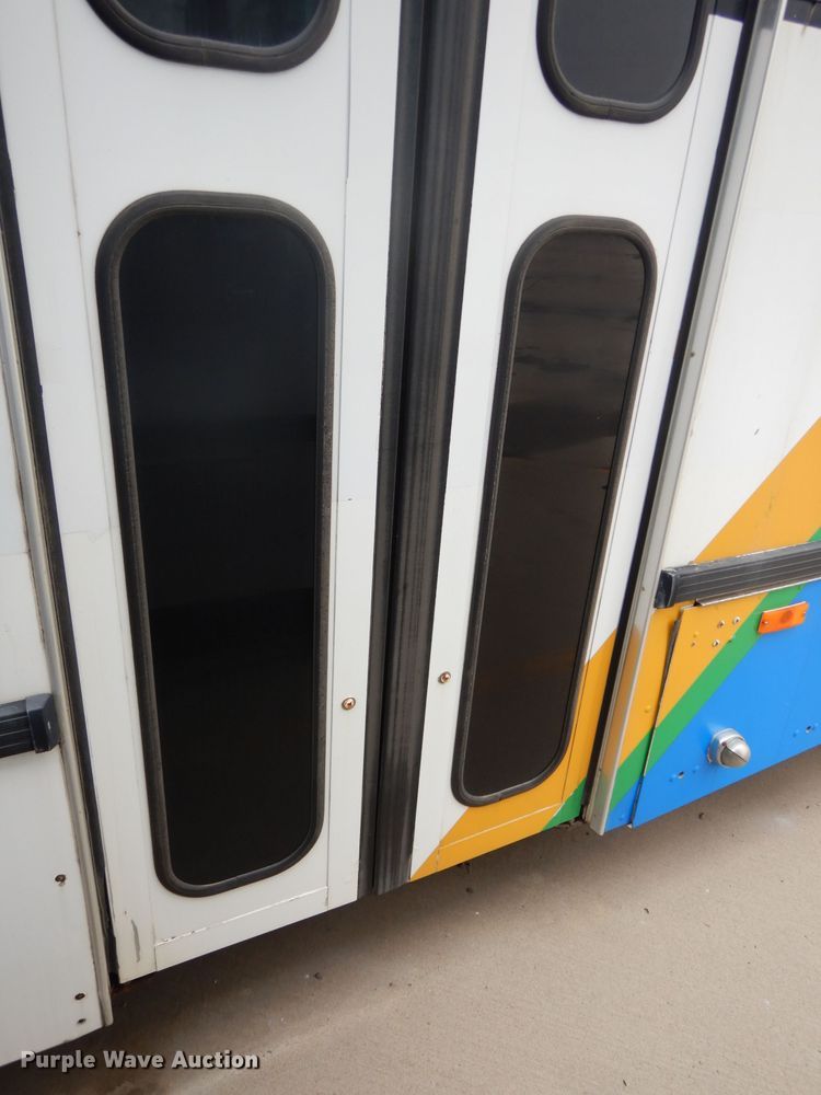 image for item DJ6929 1998 Gillig C18A102N4  shuttle bus