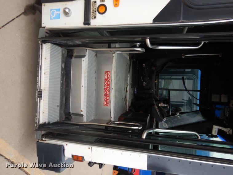 image for item DJ6929 1998 Gillig C18A102N4  shuttle bus