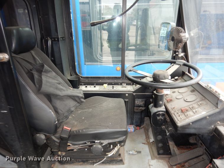 image for item DJ6929 1998 Gillig C18A102N4  shuttle bus