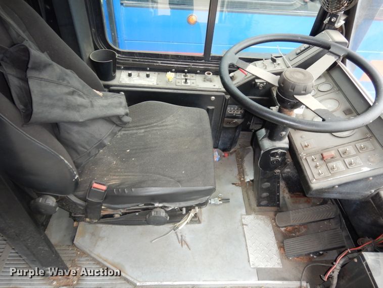 image for item DJ6929 1998 Gillig C18A102N4  shuttle bus