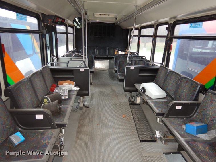 image for item DJ6929 1998 Gillig C18A102N4  shuttle bus