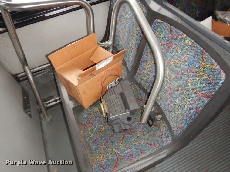 image for item DJ6929 1998 Gillig C18A102N4  shuttle bus