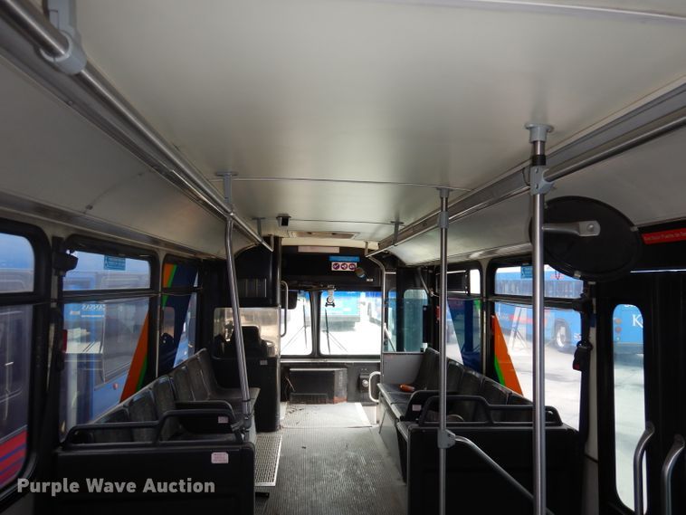 image for item DJ6929 1998 Gillig C18A102N4  shuttle bus