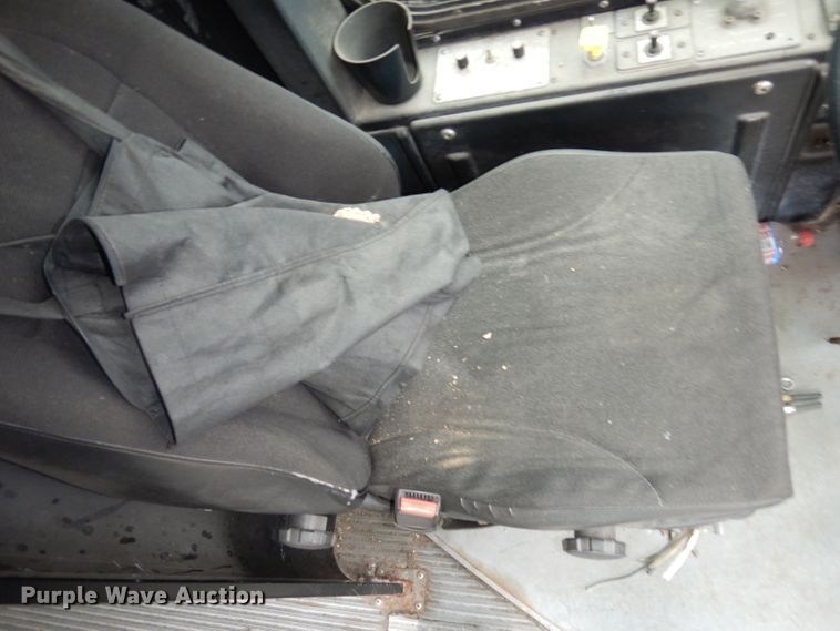 image for item DJ6929 1998 Gillig C18A102N4  shuttle bus